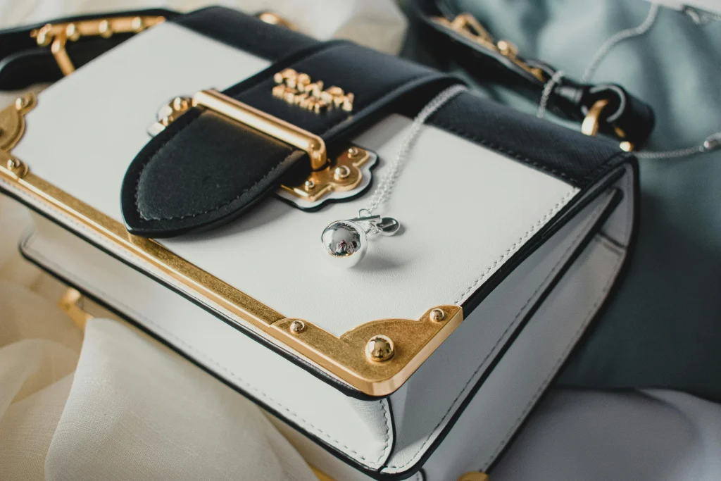 The Ultimate Guide to Purses: Types, Trends, and Tips for Choosing the Perfect One 2 CHL Bags
